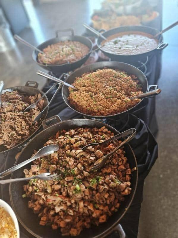 Family-style pans